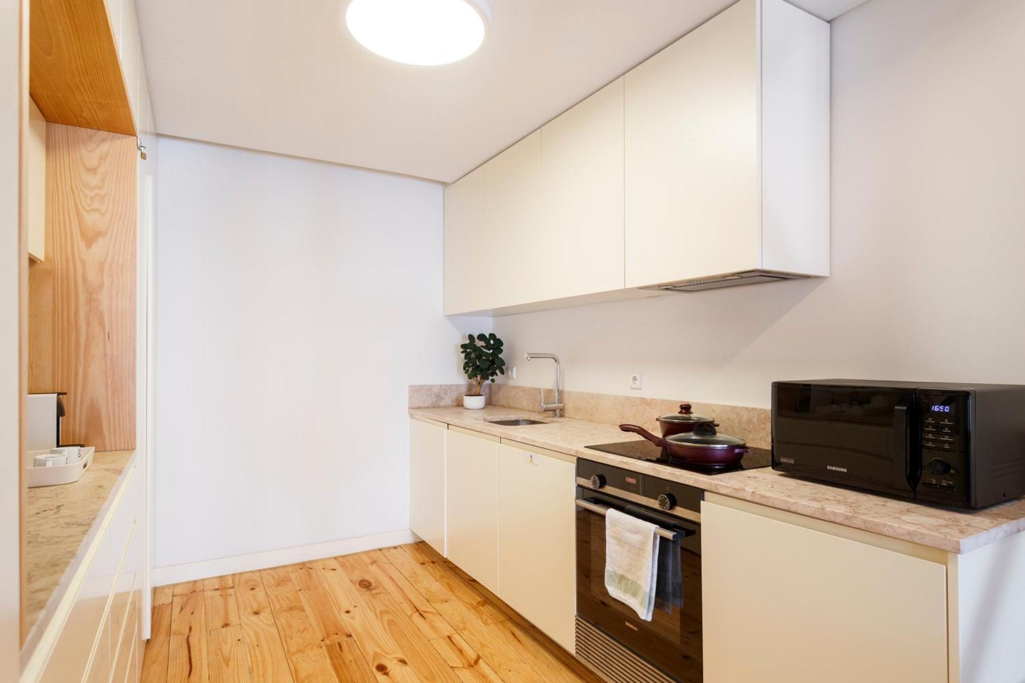 In Cozy In Chiado In Shared House Gasthuis Lissabon